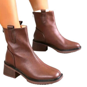 Non-slip square toe boots sz 7.5